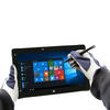 En tablet PC, modell FIDS Yona Black, används med penna