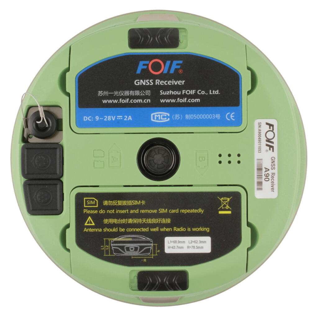 En GNSS-mottagare av modell A90, undersida